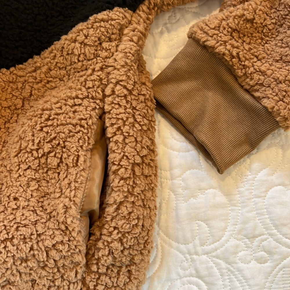 Full Zipper Puffer Fleece Jacket w/pockets - Picture 3 of 5